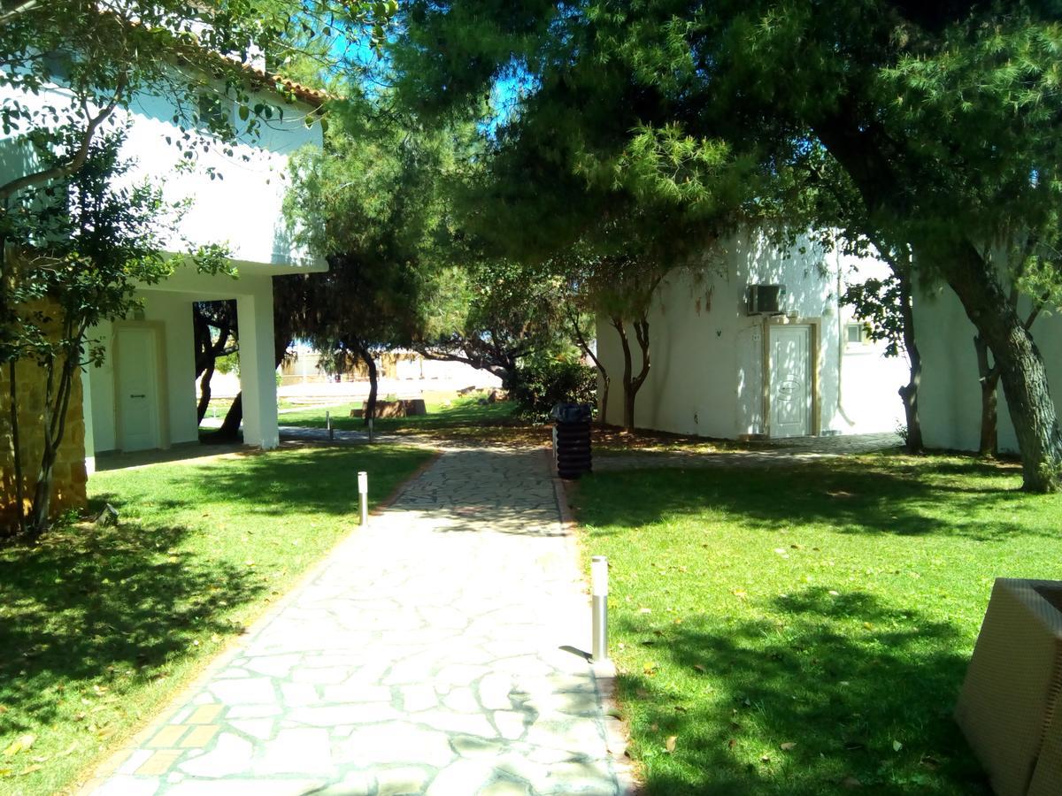 Marzi Beach And Bungalows Hotel Kokkónion Екстериор снимка