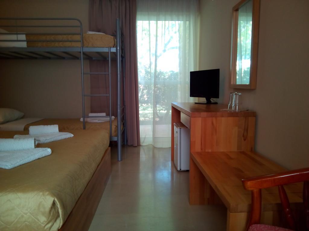 Marzi Beach And Bungalows Hotel Kokkónion Стая снимка